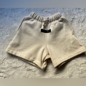 Essentials Cream fear of God kids Shorts 1977